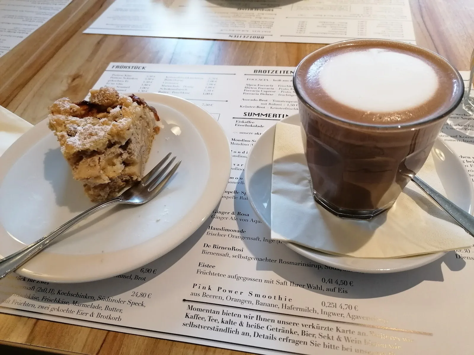 Kaffee und Genuss im Café Rosa Aschau